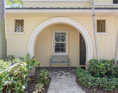 1043 Vintner Boulevard - Photo Thumbnail 3