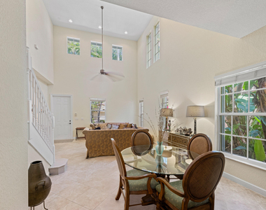 1043 Vintner Boulevard - Photo Thumbnail 20