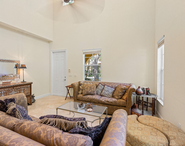 1043 Vintner Boulevard - Photo Thumbnail 14