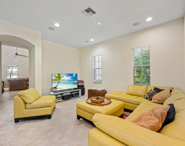 1043 Vintner Boulevard - Photo Thumbnail 23