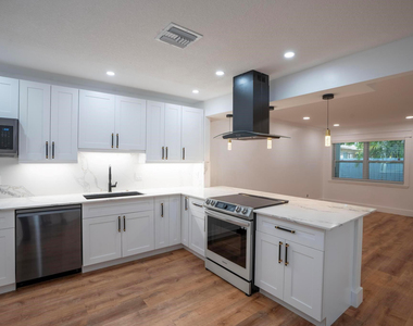3468 Ne 17th Avenue - Photo Thumbnail 2