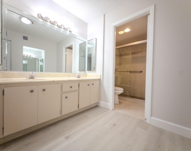 2800 N 46th - Photo Thumbnail 4