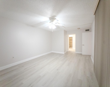 2800 N 46th - Photo Thumbnail 2
