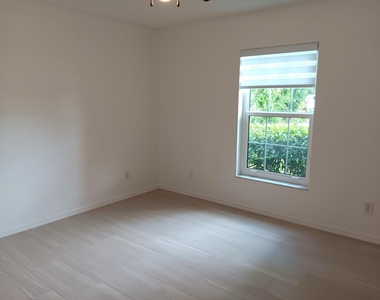 757 Brookedge Terrace - Photo Thumbnail 10