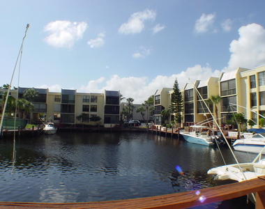 9 Royal Palm Way - Photo Thumbnail 15
