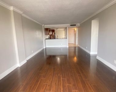 9 Royal Palm Way - Photo Thumbnail 24