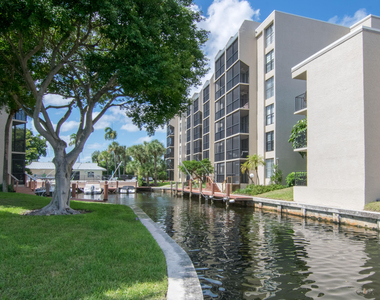9 Royal Palm Way - Photo Thumbnail 16