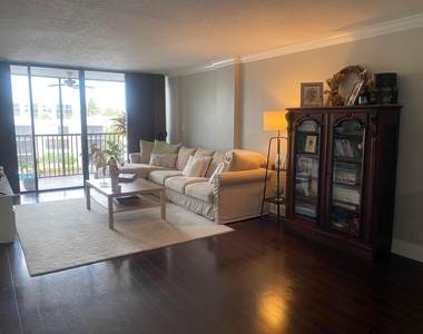 9 Royal Palm Way - Photo Thumbnail 1