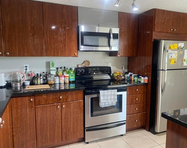 9 Royal Palm Way - Photo Thumbnail 16