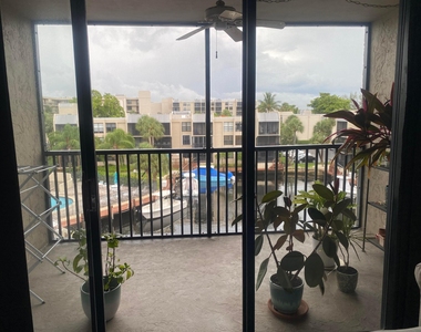 9 Royal Palm Way - Photo Thumbnail 2
