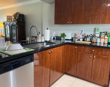 9 Royal Palm Way - Photo Thumbnail 18