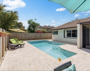 2900 Nw 69th Court - Photo Thumbnail 18