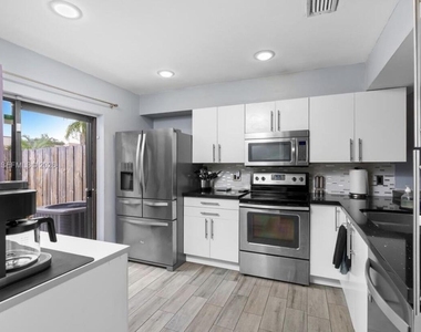 2900 Nw 69th Court - Photo Thumbnail 7
