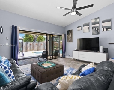 2900 Nw 69th Court - Photo Thumbnail 12