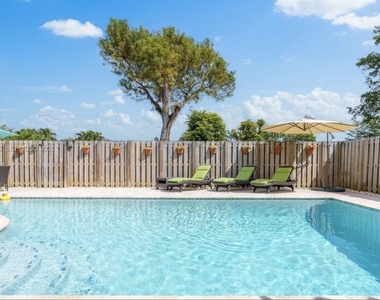 2900 Nw 69th Court - Photo Thumbnail 15