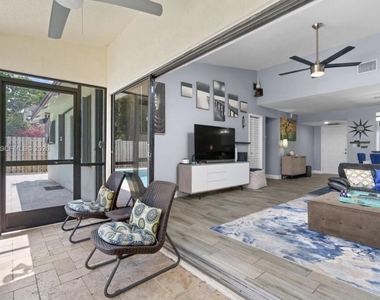 2900 Nw 69th Court - Photo Thumbnail 13