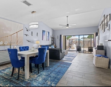 2900 Nw 69th Court - Photo Thumbnail 10
