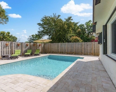 2900 Nw 69th Court - Photo Thumbnail 17