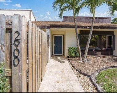 2900 Nw 69th Court - Photo Thumbnail 2