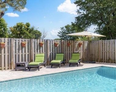 2900 Nw 69th Court - Photo Thumbnail 23