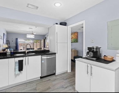 2900 Nw 69th Court - Photo Thumbnail 9