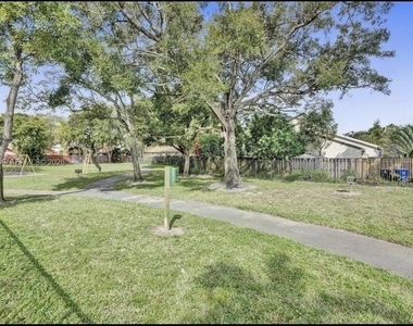 2900 Nw 69th Court - Photo Thumbnail 36