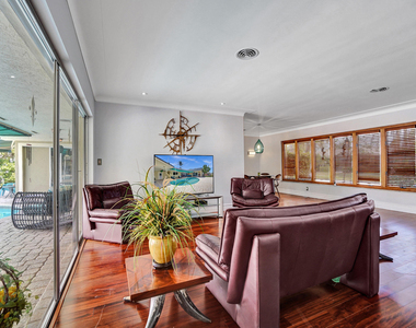 3811 Ne 26th Avenue - Photo Thumbnail 7
