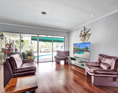 3811 Ne 26th Avenue - Photo Thumbnail 9