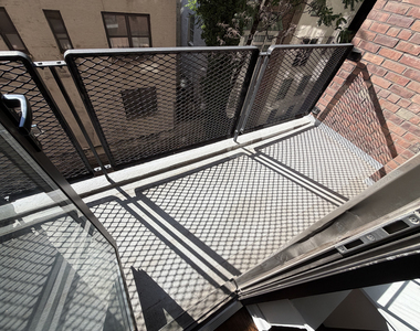 Lexington Ave/33rd Street - Photo Thumbnail 1