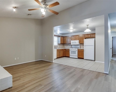 12316 Sw 14th Street - Photo Thumbnail 5