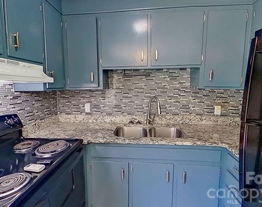 3422 Craig Avenue - Photo Thumbnail 7