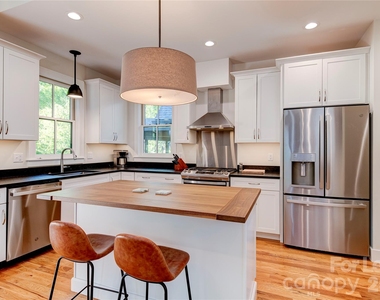 12 Waverly Road - Photo Thumbnail 3