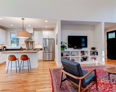 12 Waverly Road - Photo Thumbnail 4