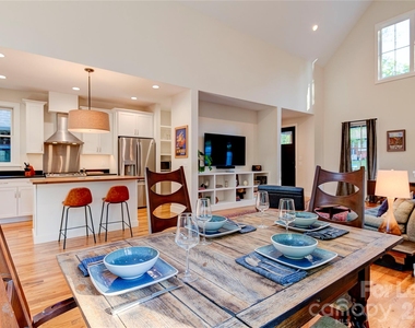 12 Waverly Road - Photo Thumbnail 7