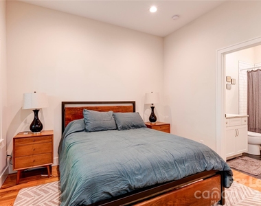 12 Waverly Road - Photo Thumbnail 12
