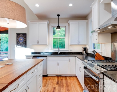 12 Waverly Road - Photo Thumbnail 6