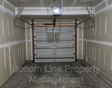 8630 Carolina Lily Lane - Photo Thumbnail 15
