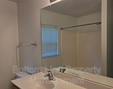 8630 Carolina Lily Lane - Photo Thumbnail 32