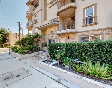 11540 Moorpark Street - Photo Thumbnail 31