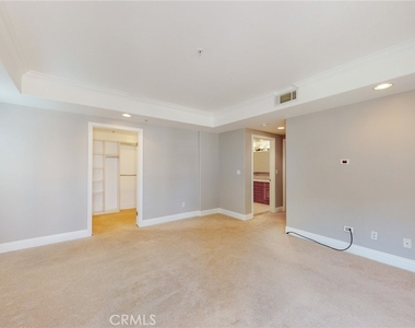 11540 Moorpark Street - Photo Thumbnail 14