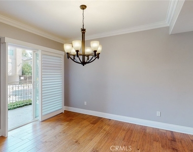 11540 Moorpark Street - Photo Thumbnail 5