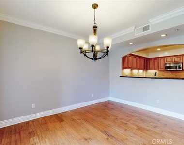 11540 Moorpark Street - Photo Thumbnail 4