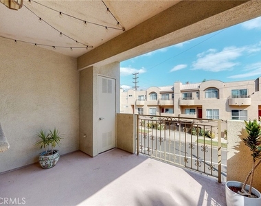 11540 Moorpark Street - Photo Thumbnail 19