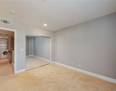 11540 Moorpark Street - Photo Thumbnail 25