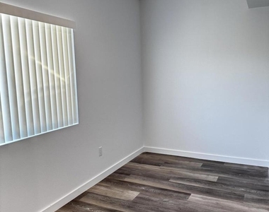 1251 Nightingale Place - Photo Thumbnail 13