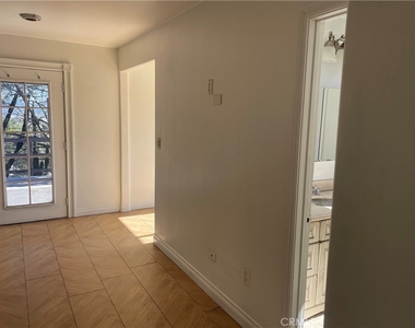 1412 Pine Heights - Photo Thumbnail 10
