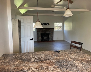 1412 Pine Heights - Photo Thumbnail 9