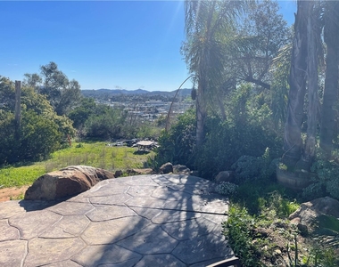 1412 Pine Heights - Photo Thumbnail 3