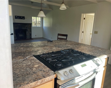 1412 Pine Heights - Photo Thumbnail 8