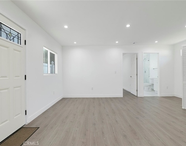 10018 N Aqueduct Ave - Photo Thumbnail 3